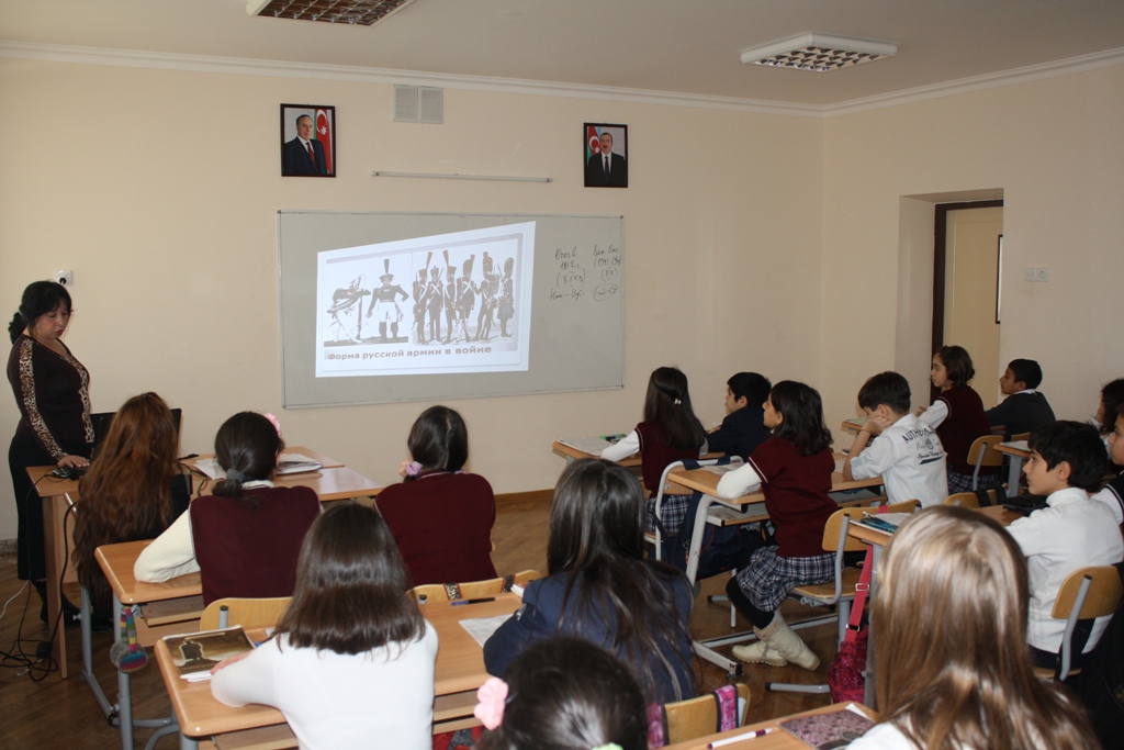 В Баку прошел открытый урок в рамках проекта "Книги-юбиляры 2012 года" (фото)