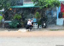 В дождливом Вьетнаме жизнь не останавливается (ФОТО, часть 10)