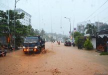 В дождливом Вьетнаме жизнь не останавливается (ФОТО, часть 10)