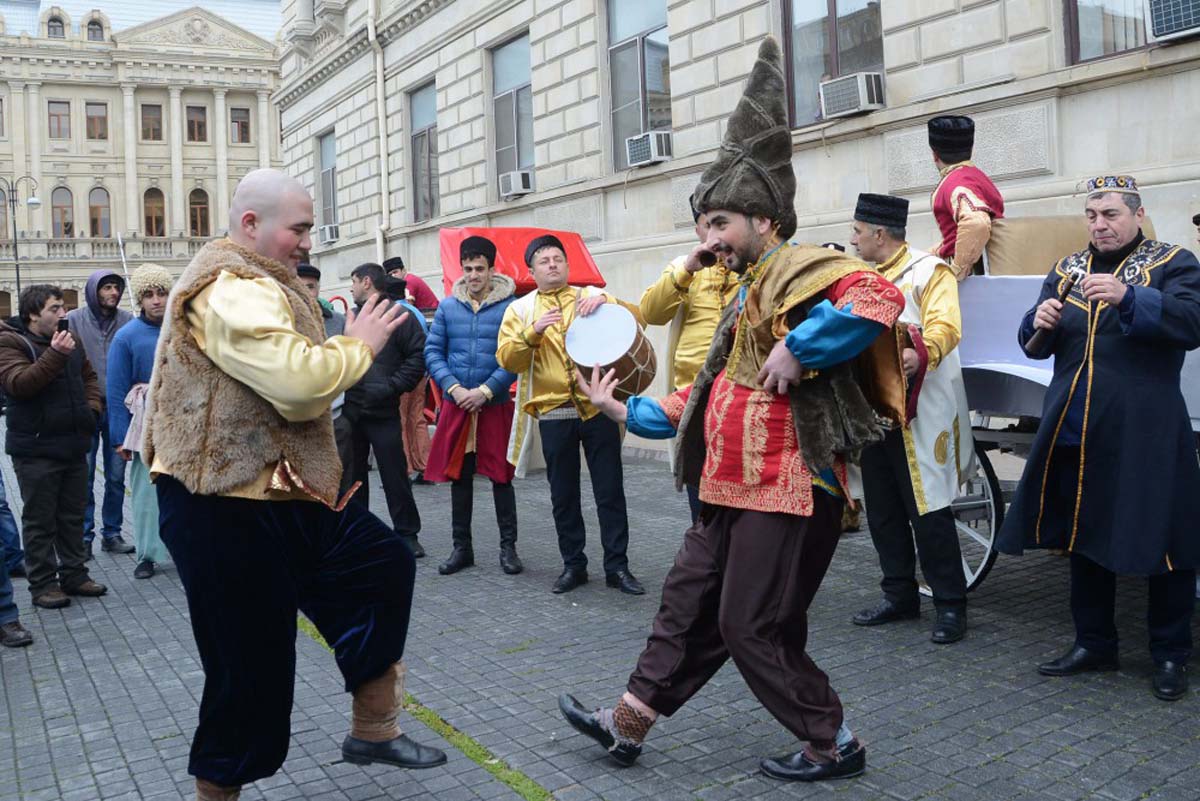 Праздник "Ахыр чершенбе" в Баку (ФОТО)