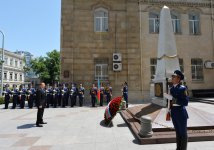 Президент Ильхам Алиев посетил памятник, воздвигнутый в честь Азербайджанской Демократической Республики в Баку (ФОТО)