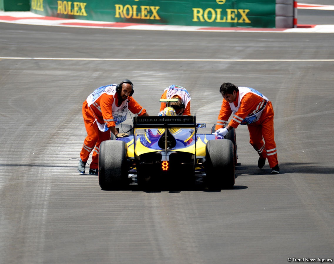 В субботу в Баку стартовала первая гонка в классе GP2 (ФОТО)