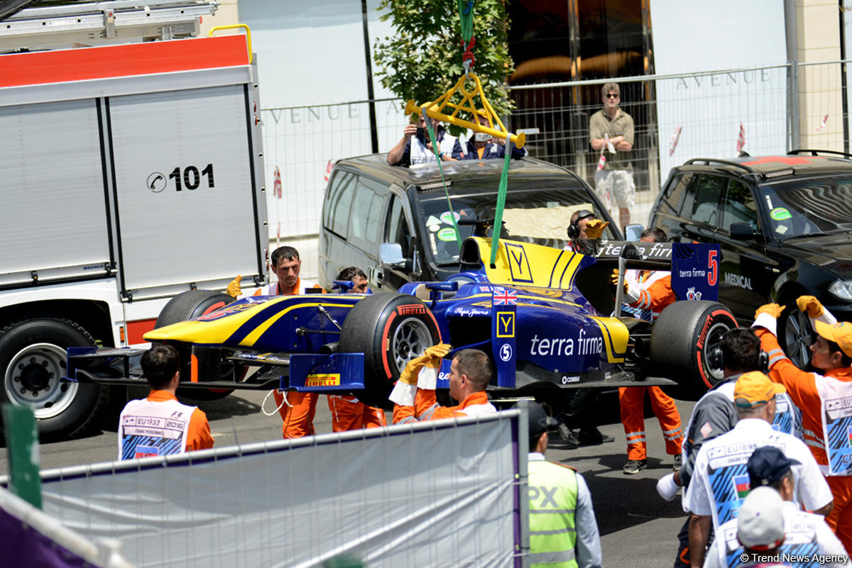 В субботу в Баку стартовала первая гонка в классе GP2 (ФОТО)