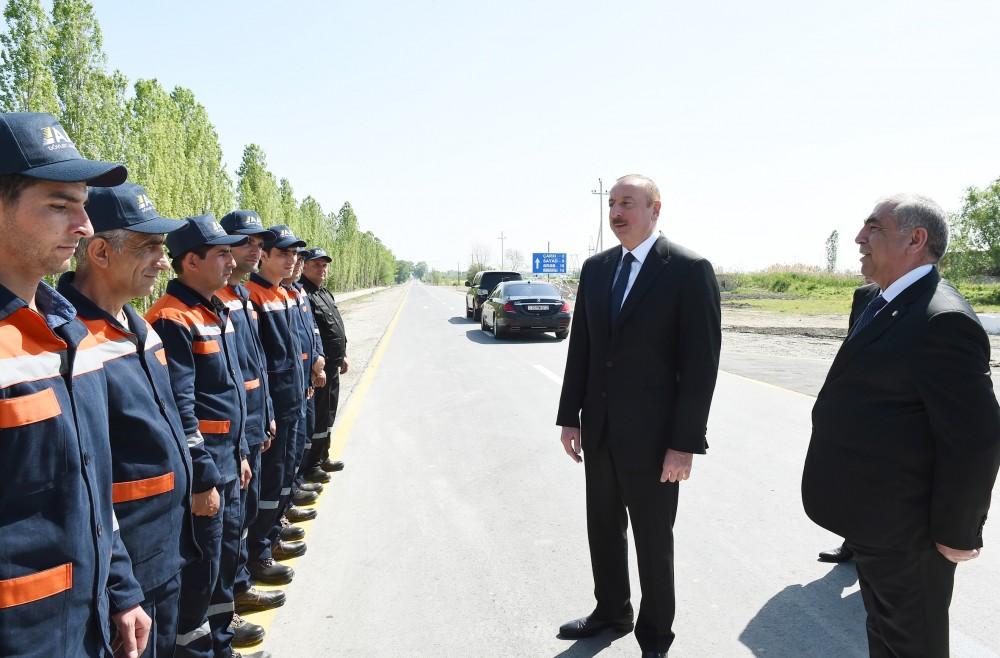 Президент Ильхам Алиев принял участие в открытии автомобильной дороги в Хачмазе (ФОТО)