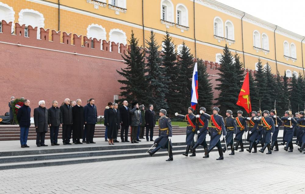 Первый вице-президент Мехрибан Алиева посетила могилу неизвестного солдата в Москве  (ФОТО) (версия 2)