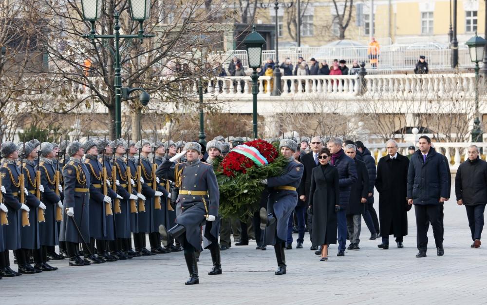 Первый вице-президент Мехрибан Алиева посетила могилу неизвестного солдата в Москве  (ФОТО) (версия 2)