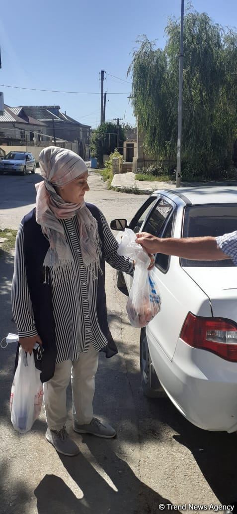 По инициативе депутата Севиль Микаиловой жителям Худата розданы праздничные гостинцы (ФОТО)