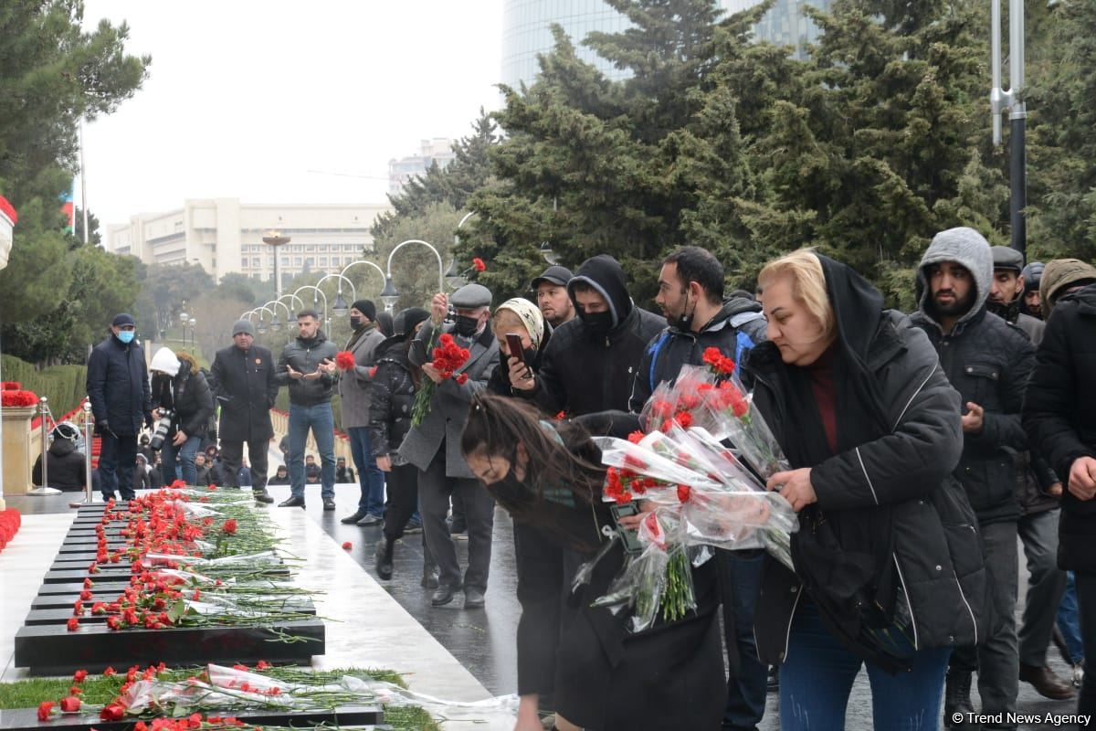 Азербайджанский народ чтит светлую память жертв трагедии 20 Января (ФОТО/ВИДЕО)