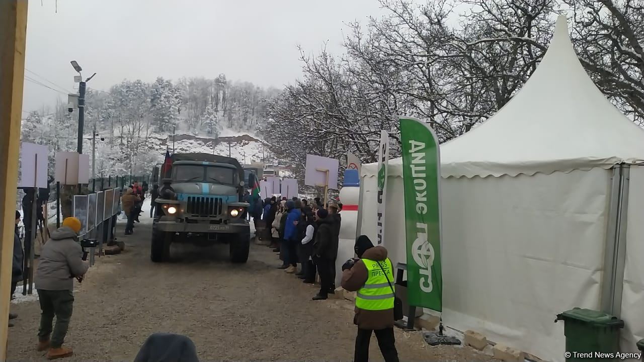 По Лачинской дороге беспрепятственно проехали десять транспортных средств РМК (ФОТО)