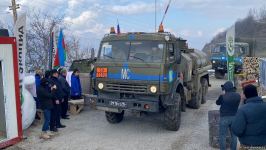 По Лачинской дороге беспрепятственно проехали еще тринадцать автомобилей миротворцев (ФОТО)