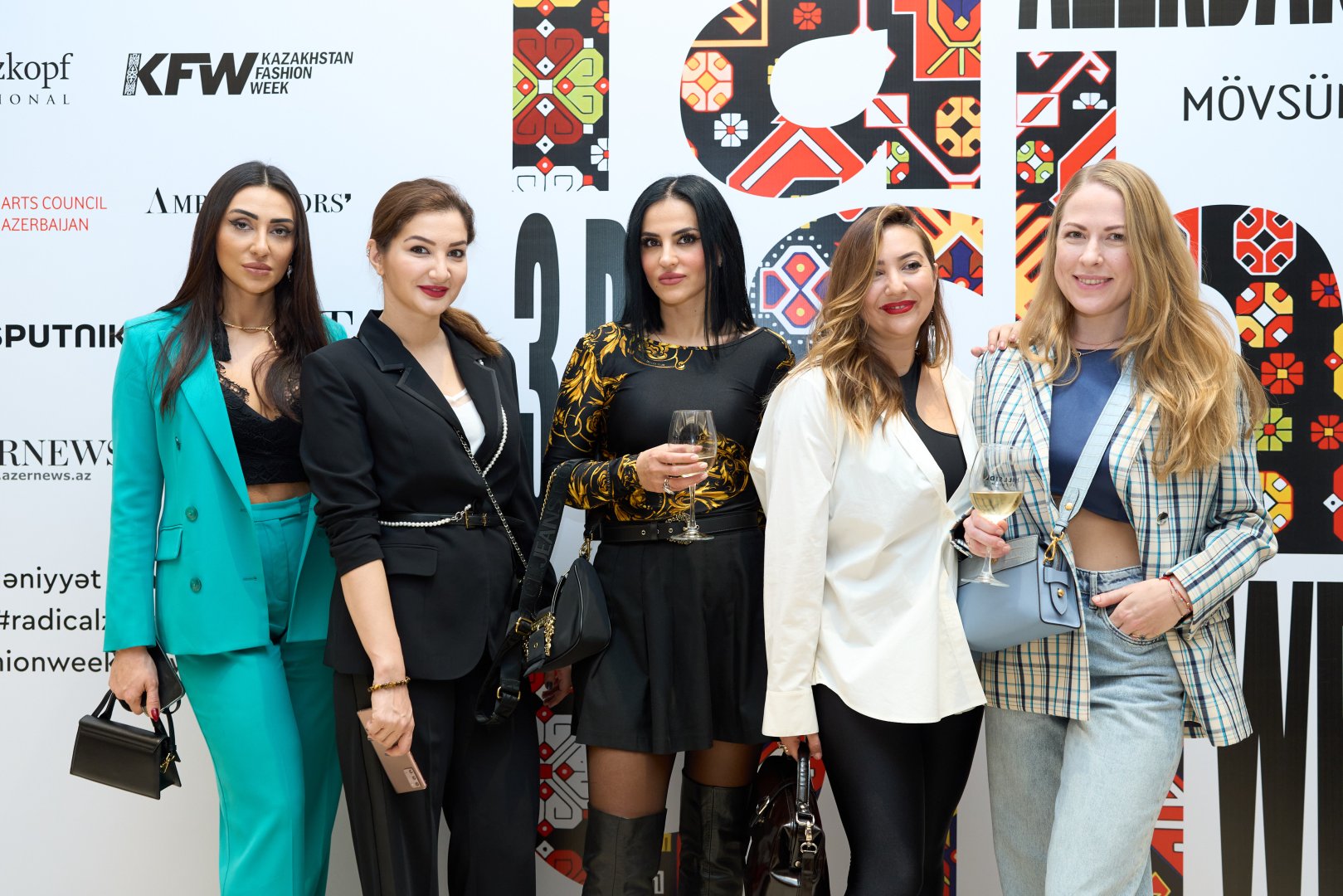 Azerbaijan Fashion Week 2023 - модный приговор для красавиц, джентельменов и детей (ФОТО)