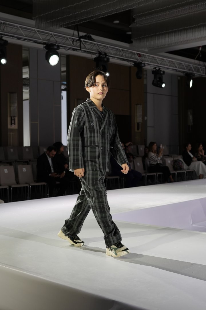 Azerbaijan Fashion Week 2023 - модный приговор для красавиц, джентельменов и детей (ФОТО)