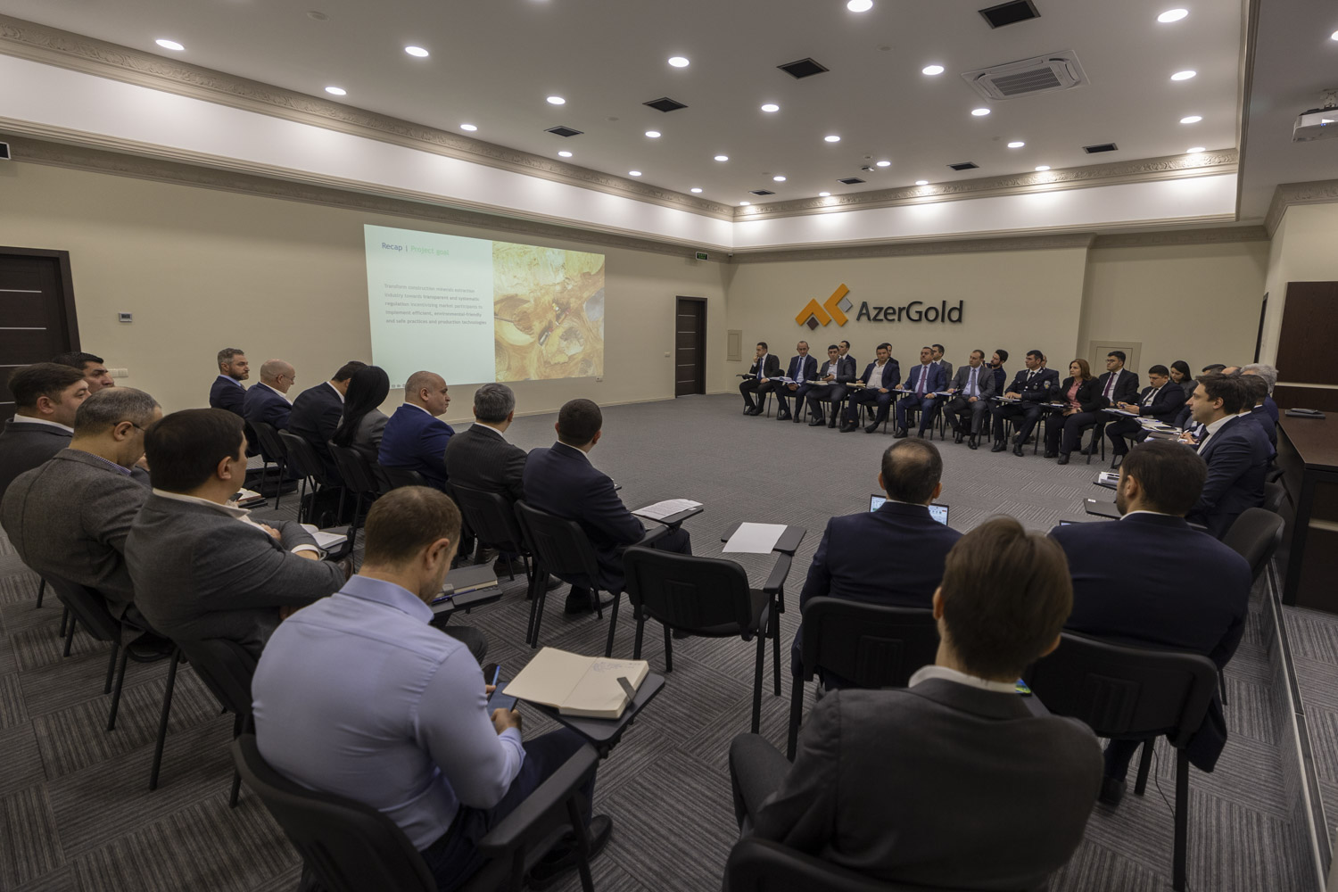 AzerGold провел семинар по месторождениям нерудных полезных ископаемых