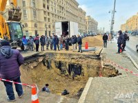 На проспекте Гейдара Алиева в Баку просела дорога - движение ограничено (ФОТО)