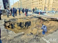 На проспекте Гейдара Алиева в Баку просела дорога - движение ограничено (ФОТО)