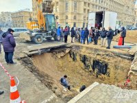 На проспекте Гейдара Алиева в Баку просела дорога - движение ограничено (ФОТО)