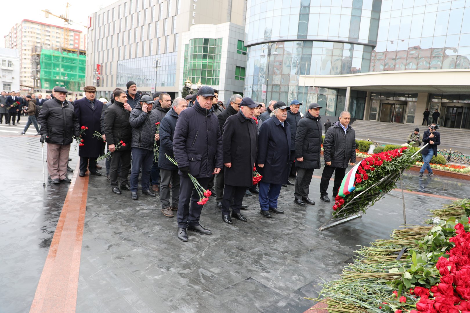 Коллектив Агентства интеллектуальной собственности Азербайджана почтил память жертв Ходжалинского геноцида (ФОТО)