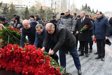 Коллектив Милли Меджлиса Азербайджана почтил память жертв Ходжалинского геноцида (ФОТО)