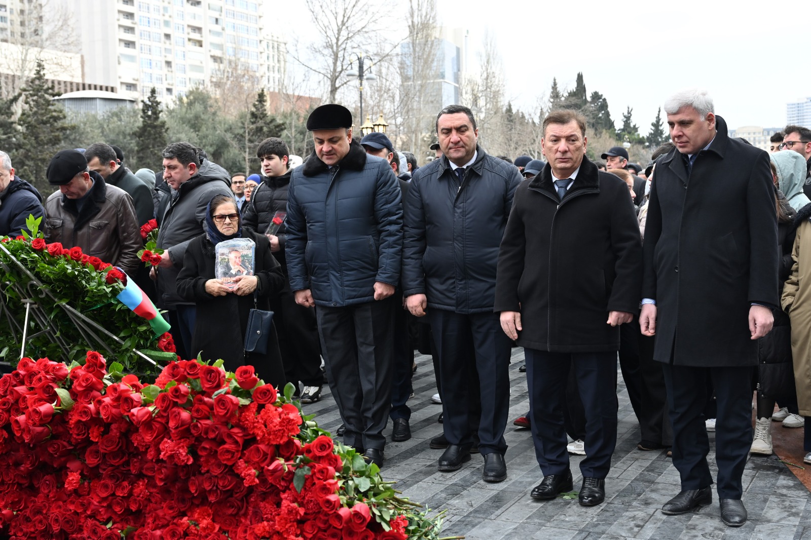 Коллектив Милли Меджлиса Азербайджана почтил память жертв Ходжалинского геноцида (ФОТО)