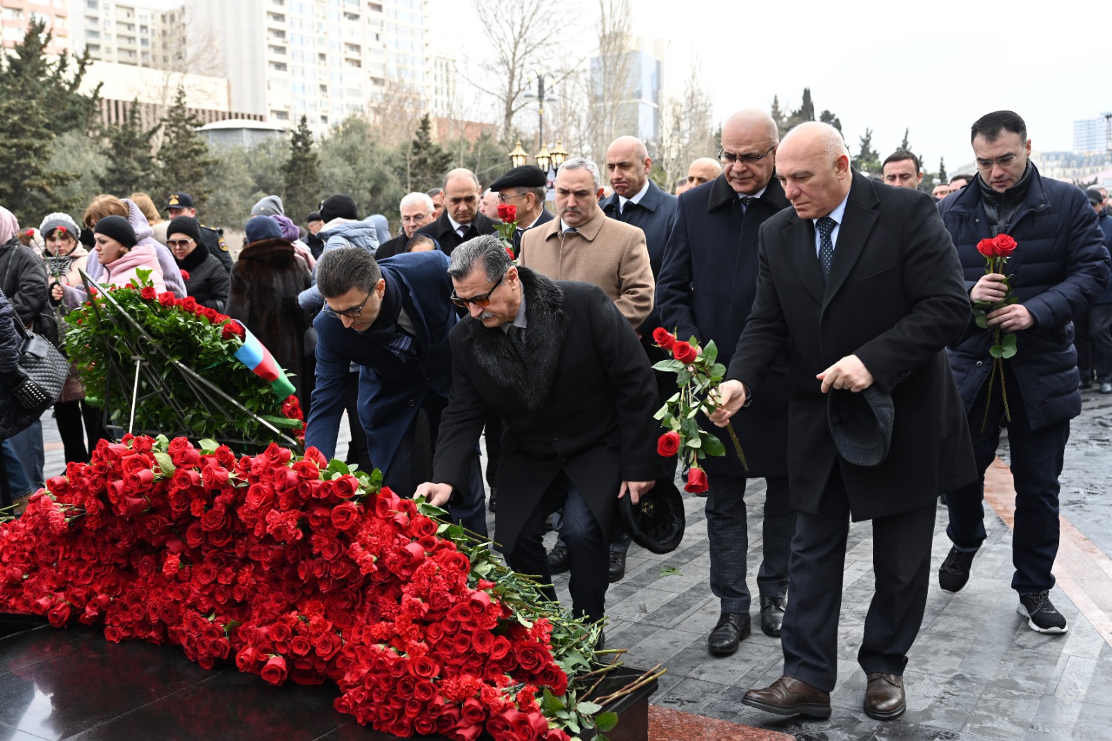 Коллектив Милли Меджлиса Азербайджана почтил память жертв Ходжалинского геноцида (ФОТО)