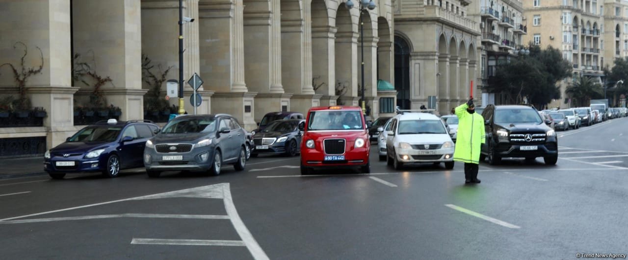 В Азербайджане минутой молчания почтили память жертв Ходжалинского геноцида (ФОТО)