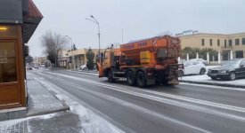 В Баку продолжаются работы по уборке снега (ФОТО)