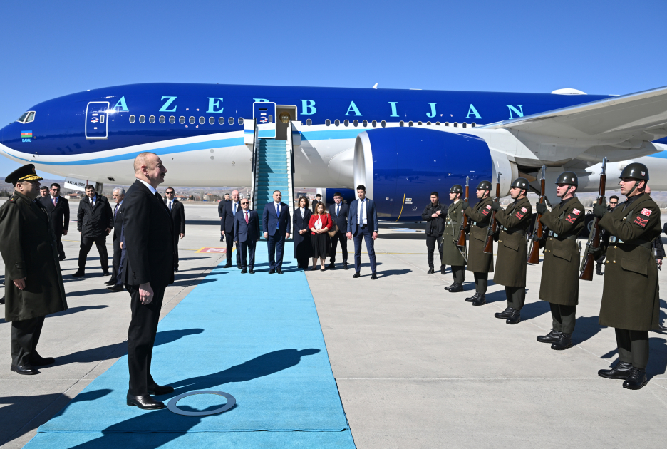 Президент Ильхам Алиев прибыл с рабочим визитом в Турцию (ФОТО/ВИДЕО)