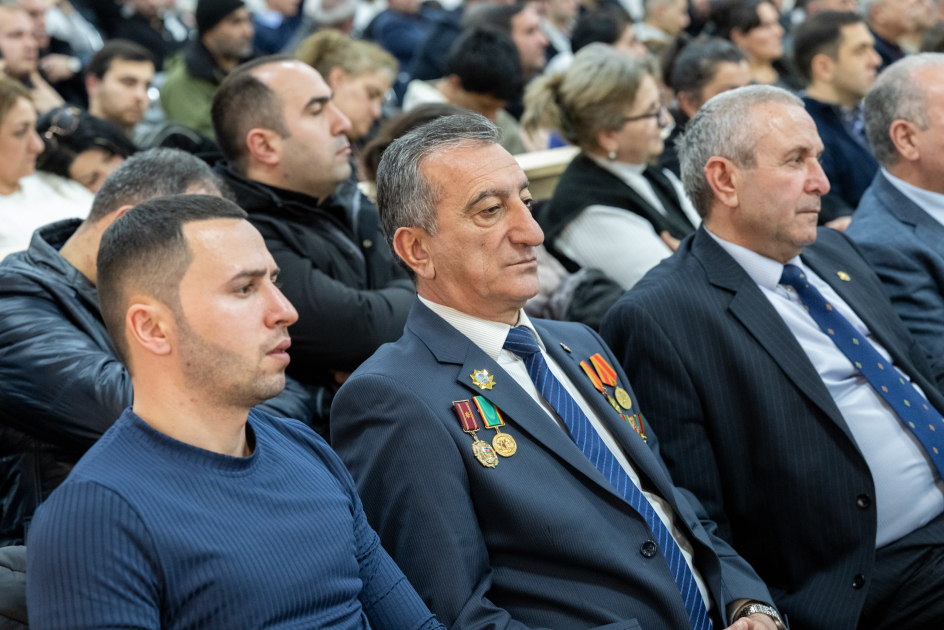 На заседании суда по делу лиц армянского происхождения, обвиняемых в преступлениях против Азербайджана, начался этап изучения документов (ФОТО)