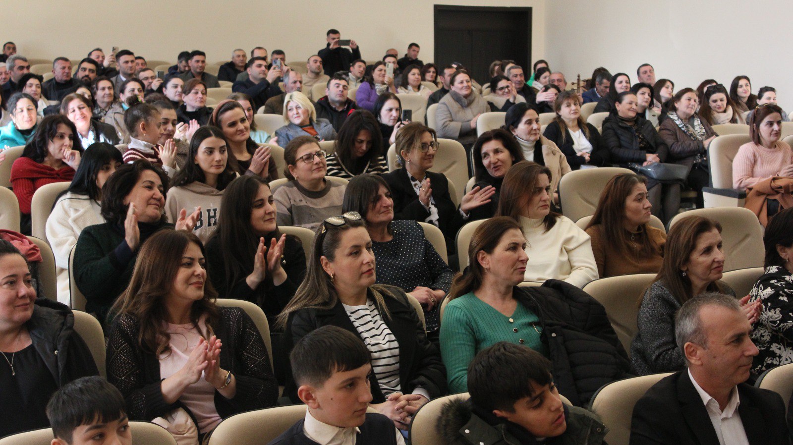 В Гахе прошла творческая встреча с народным артистом Забитом Набизаде (ФОТО)