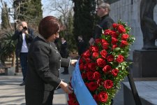 Спикер Милли Меджлиса посетила памятник великому лидеру Гейдару Алиеву в Тбилиси (ФОТО)