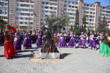 В благоустроенных кварталах Баку продолжаются празднования Новруза (ФОТО)