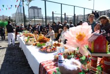 В благоустроенных кварталах Баку продолжаются празднования Новруза (ФОТО)