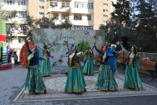 В благоустроенных кварталах Баку продолжаются празднования Новруза (ФОТО)