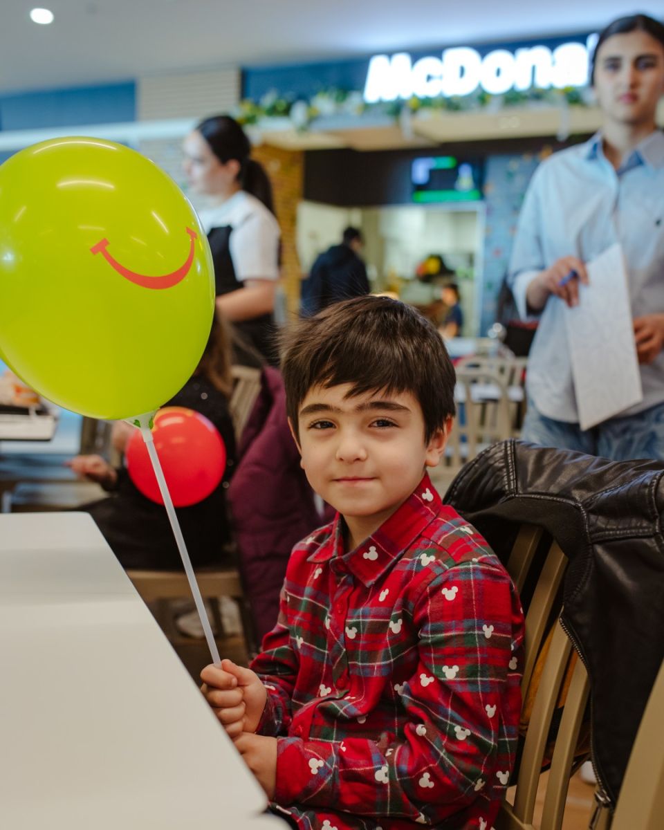 McDonald’s Azərbaycan и ГФСЗ провели праздник Новруз для детей шехидов и ветеранов (ФОТО)