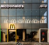 Вблизи станции метро «Иншаатчылар» открылся новый ресторан McDonald’s - ФОТО - ВИДЕО