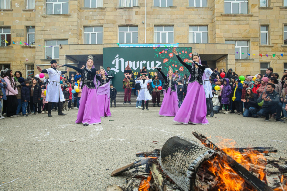 По инициативе Лейлы Алиевой в Хызинском районе для детей состоялось торжество по случаю праздника Новруз (ФОТО)